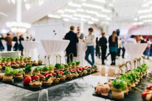 how much do caterers make