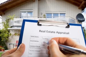 real estate appraiser salary